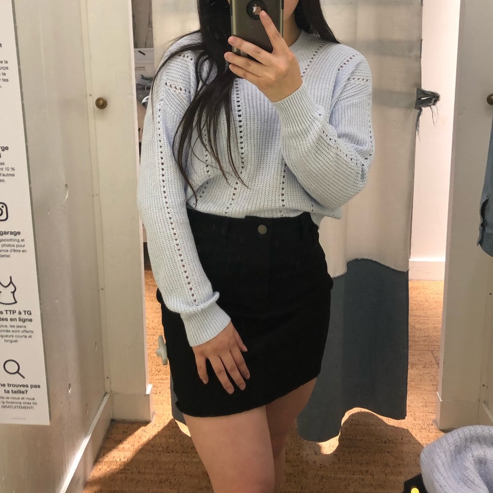 Cute sweater!! Wore it once only!!